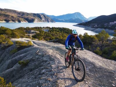 Tour du Lac de Serre Ponçon à VTT-Gravel version Hôtel